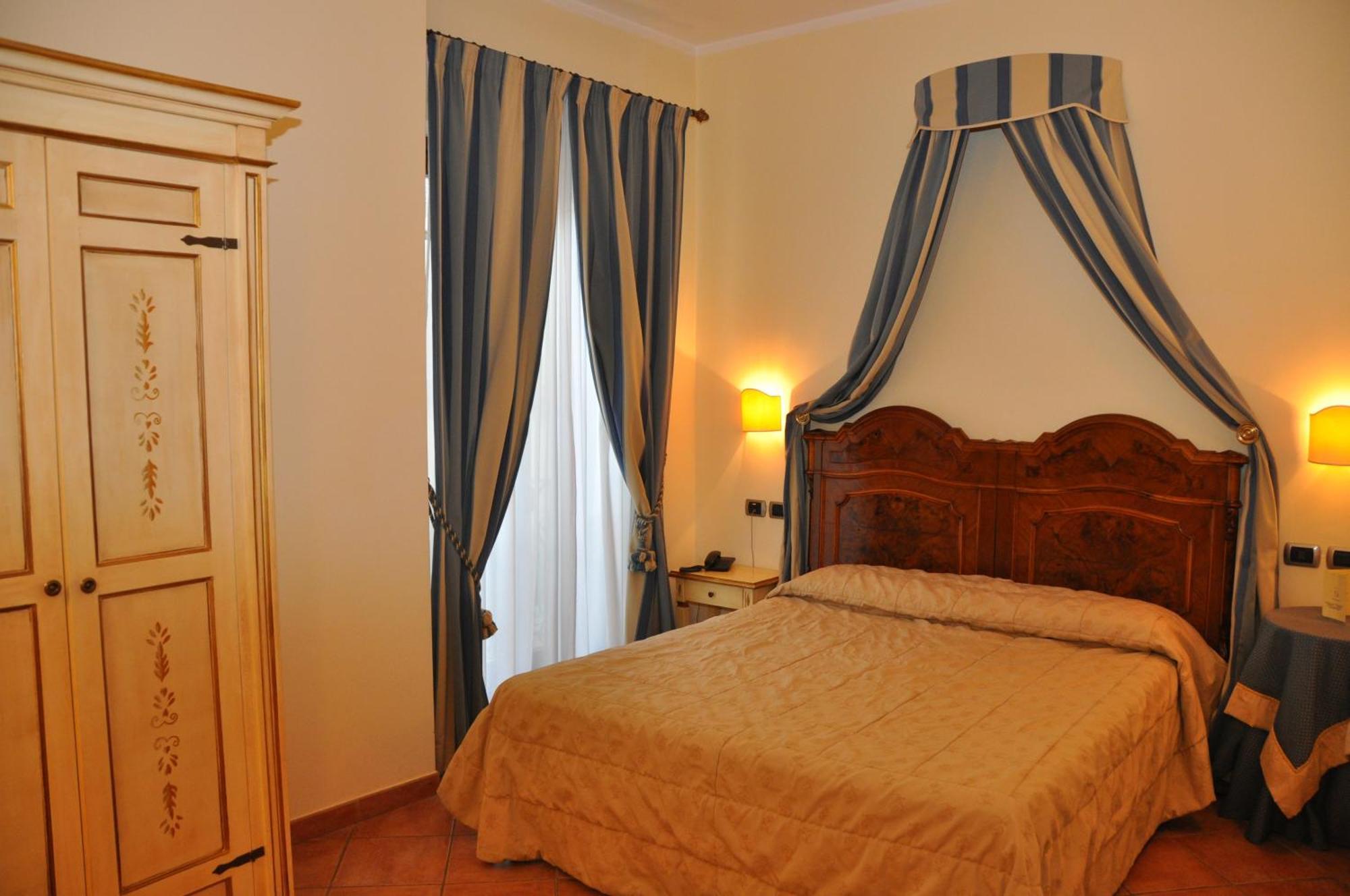 Hotel Urbano V มอนเตเฟียสโกเน ภายนอก รูปภาพ