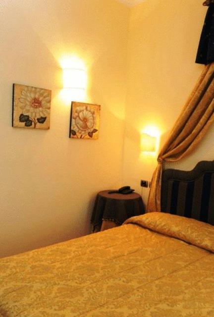 Hotel Urbano V มอนเตเฟียสโกเน ห้อง รูปภาพ